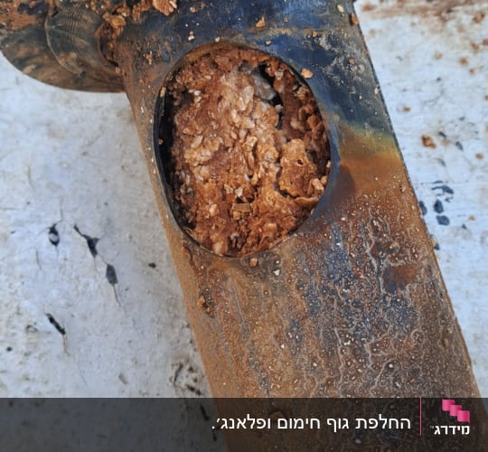 צינור סולארי עם הצטברות אבנית פנימית
